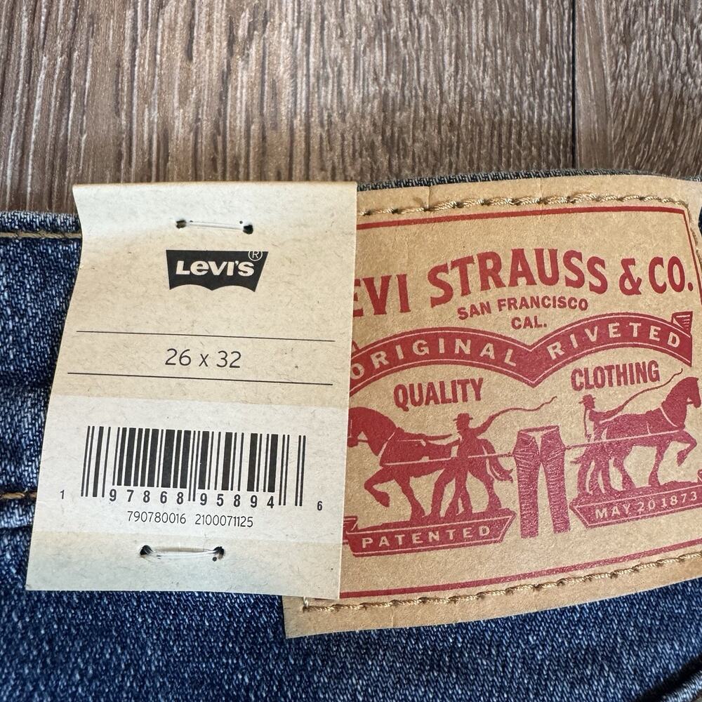 Levi's Straight Leg Jeans in Medium Blue Wash - Picture 14 of 14